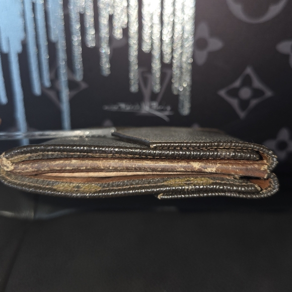 Louis Vuitton Momogram Snap Wallet - Picture 10 of 15
